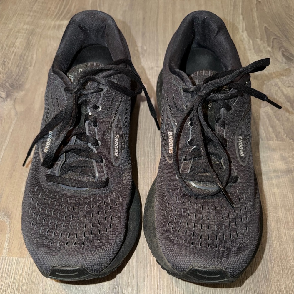 Brooks Men's Dark Gray Athletic Shoes size 11